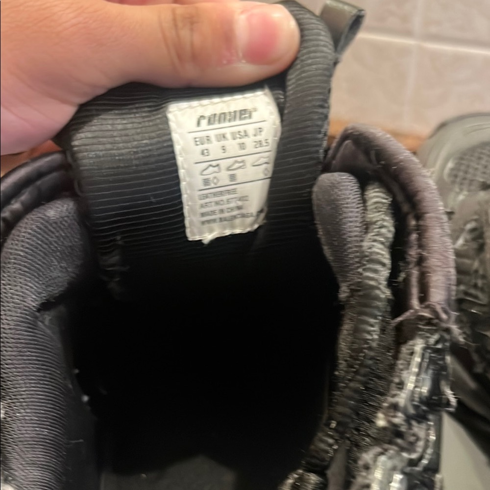 Balenciaga Black Sneakers - Picture 6 of 8